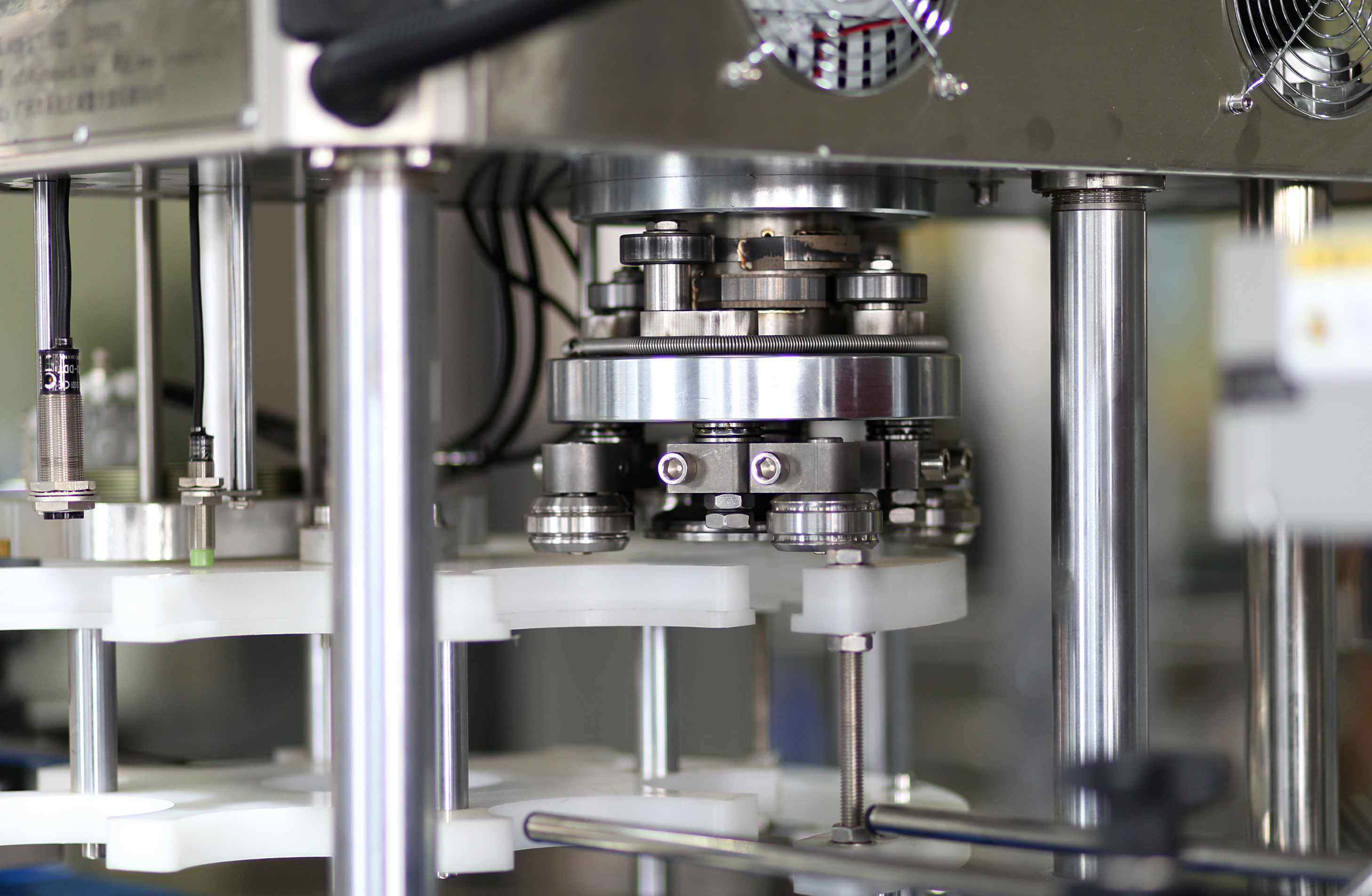 Constant Speed Can Sealing Machine